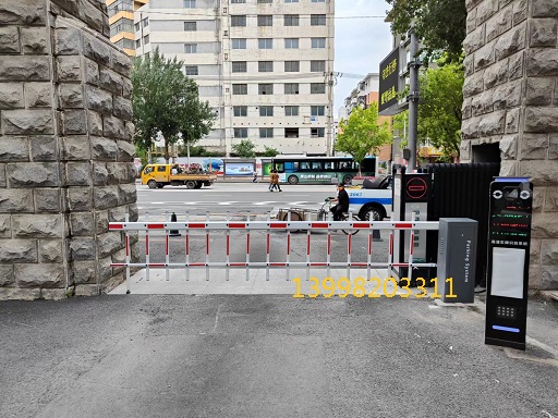 沈陽某檢察院立式車牌識別道閘系統(tǒng)